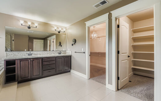 10183 NW Crossing Dr., Portland
